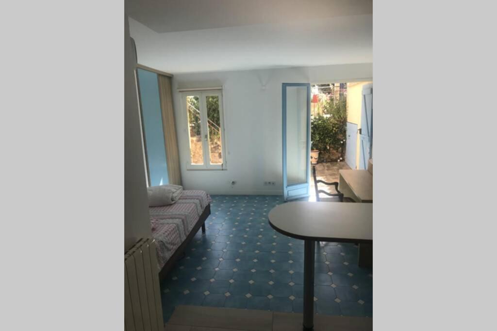 Joli Studio Au Mont St Clair Avec Vue Sur La Mer Sete Exterior photo